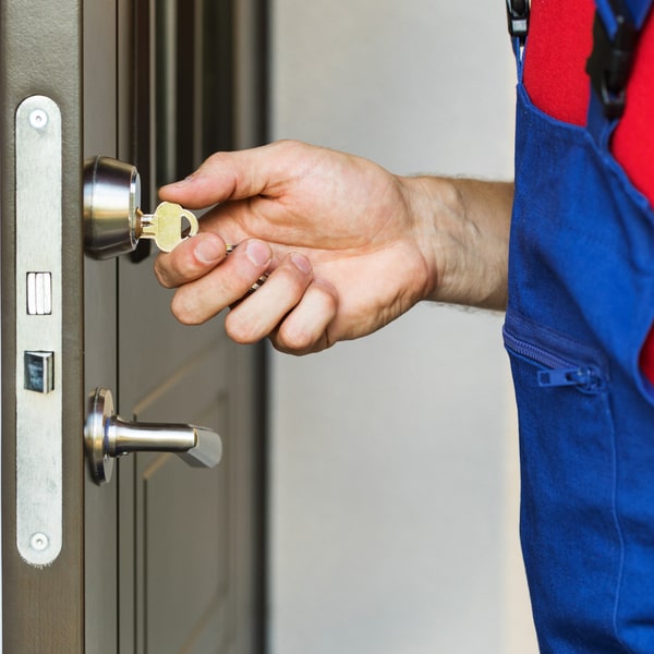 en cerrajería residencial realizamos la copia de llaves para puertas y cerraduras en hogares